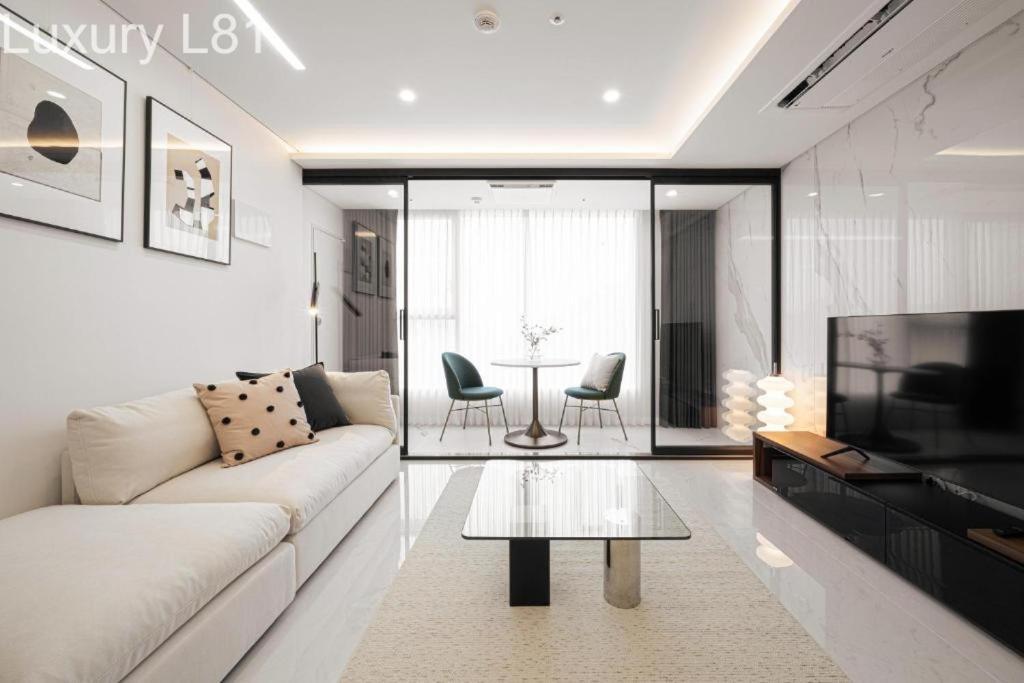 Angia Luxury Apartment Inside Landmark 81 Tower Ho Şi Min Exterior foto