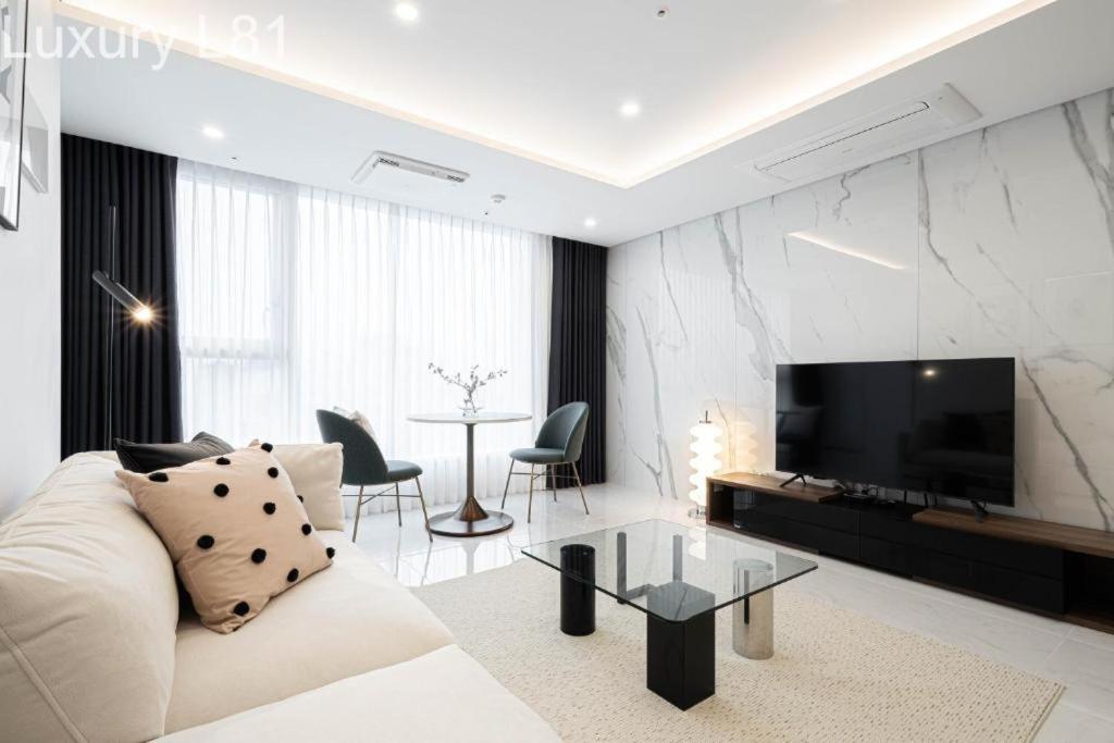 Angia Luxury Apartment Inside Landmark 81 Tower Ho Şi Min Exterior foto
